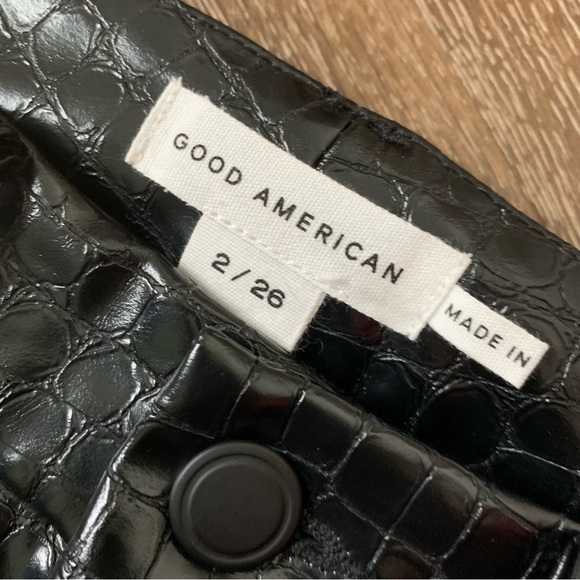 Good American Good Classic Slim fit black faux leather snake jeans 2/26 NWT - Picture 9 of 11